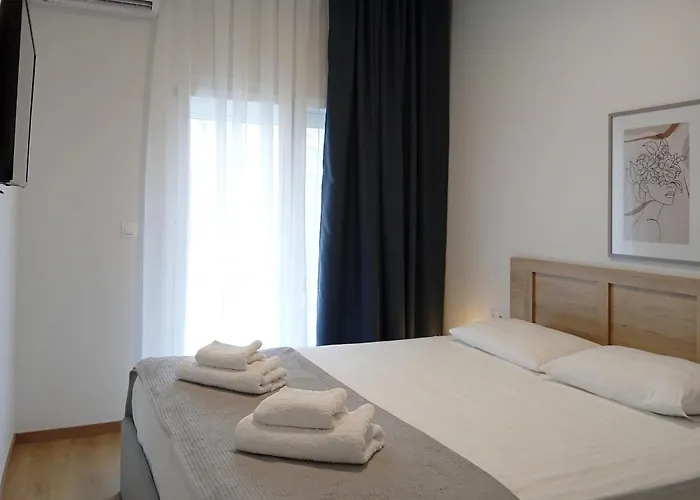 Zeus Executive Apartment *