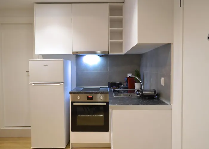 Zeus Executive Apartment *