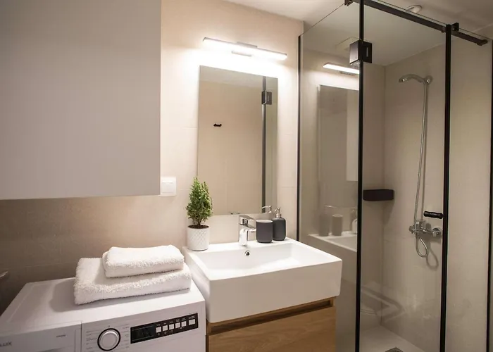 Zeus Executive Apartment *