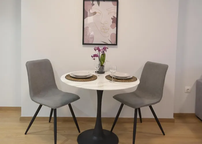 Zeus Executive Apartment *